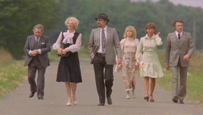 نقد فیلم The Discreet Charm of the Bourgeoisie (جذابیت پنهان بورژوازی) 14 نقد فیلم The Discreet Charm of the Bourgeoisie (جذابیت پنهان بورژوازی) 13