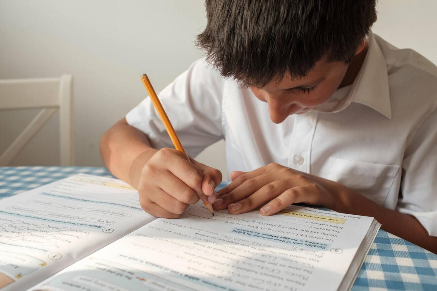 بازیگران هالیوودی مانند ناتالی پورتمن چطور با تسلط بر زبان انگلیسی موفق شدند؟ 10 بازیگران هالیوودی مانند ناتالی پورتمن چطور با تسلط بر زبان انگلیسی موفق شدند؟ 9