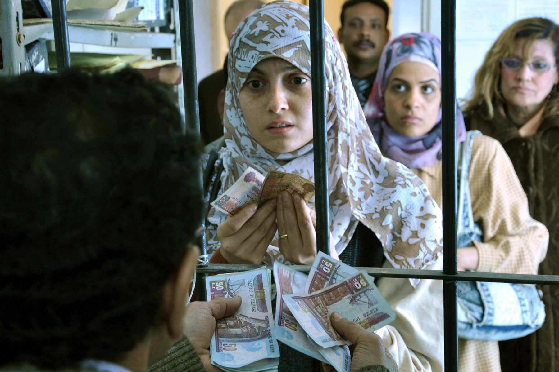 بهترین فیلم ها با موضوع دیکتاتوری: واقعیت های تکان دهنده تاریخ 14 Cairo 678 محصول 2010