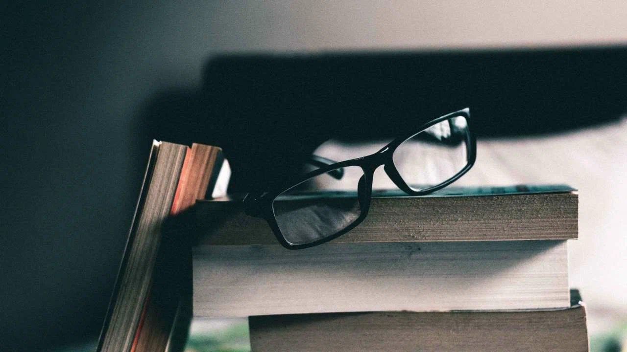 چگونه کتاب بخوانیم؟ راهنمایی برای انتخاب و مطالعه مؤثر 4 چگونه کتاب بخوانیم؟