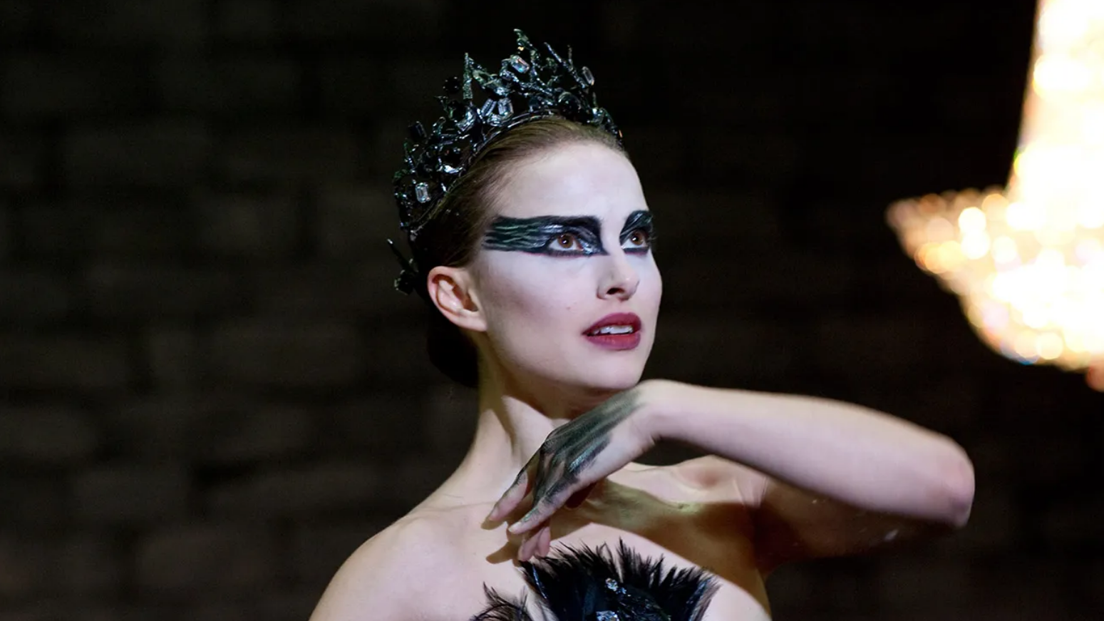 10 فیلم مشابه Eyes Wide Shut (چشمهای کاملاً بسته) که نباید از دست بدی! 20 Black Swan (2010)