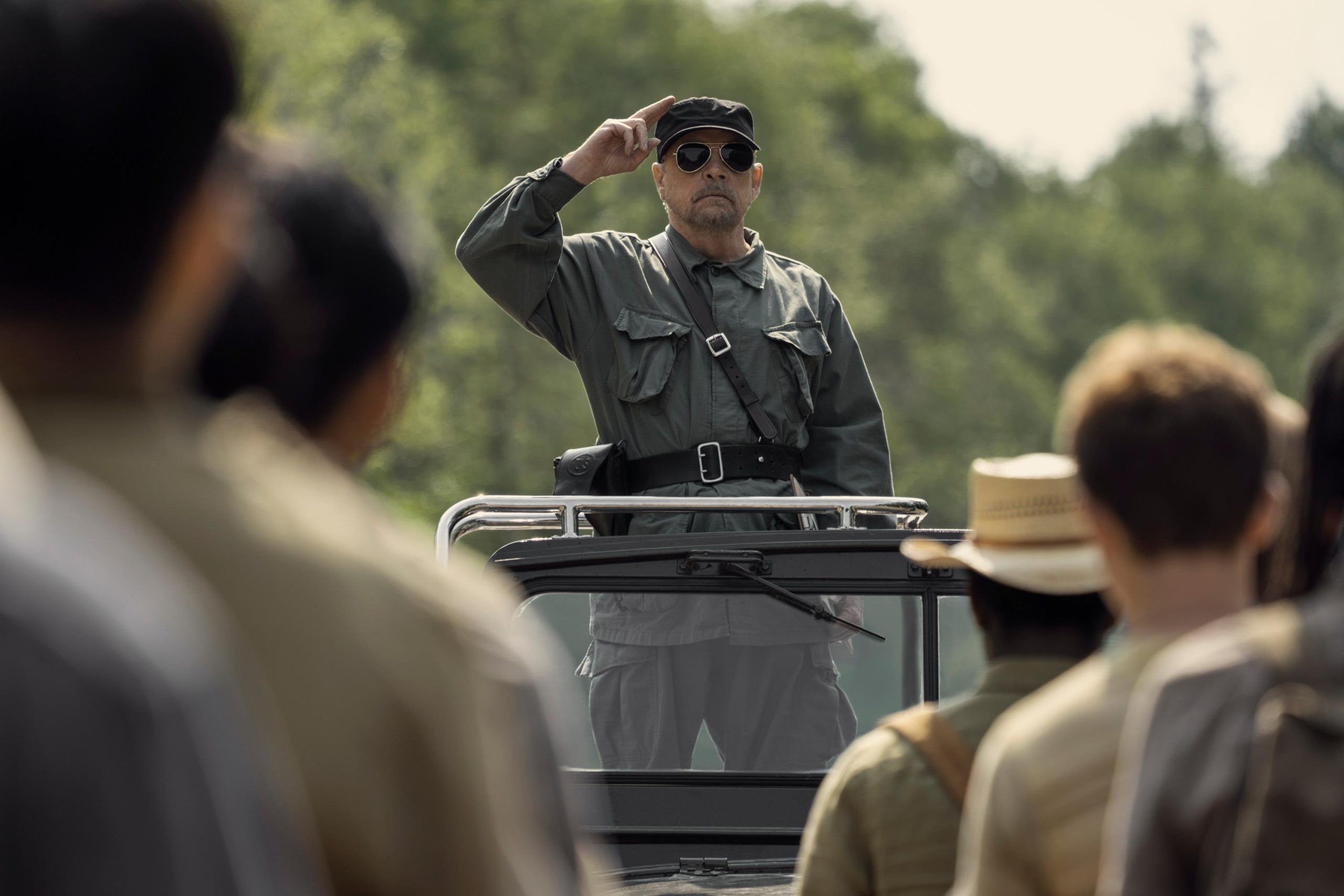 نقد و تحلیل عمیق فیلم The Long Walk (2025) 18 نقد و تحلیل عمیق فیلم The Long Walk (2025) 17