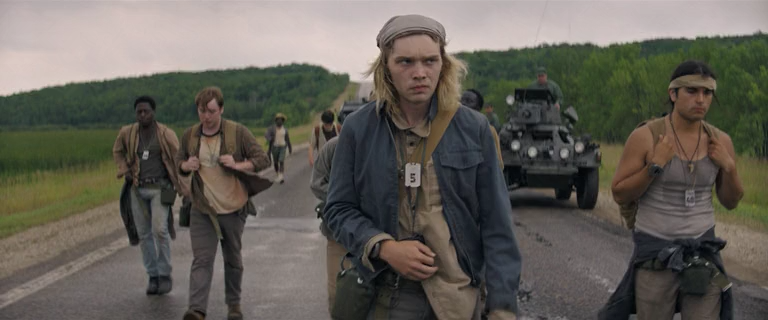 نقد و تحلیل عمیق فیلم The Long Walk (2025) 22 نقد و تحلیل عمیق فیلم The Long Walk (2025) 21