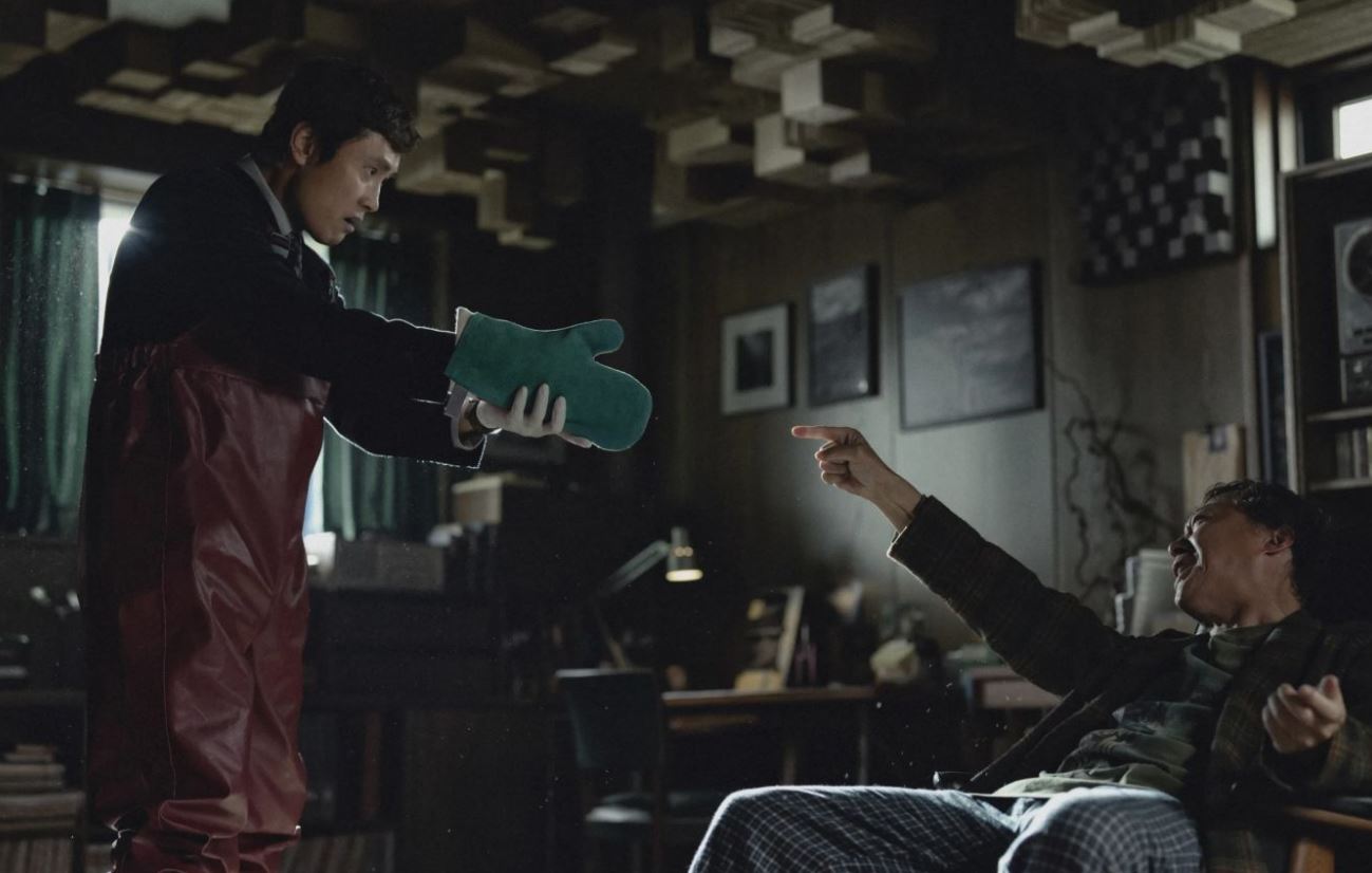 نقد و بررسی فیلم No Other Choice 2025 10 نقد و بررسی فیلم No Other Choice 2025 9